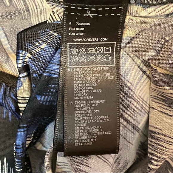 Lightweight Mini Dress with Deep Pockets - Picture 11 of 11